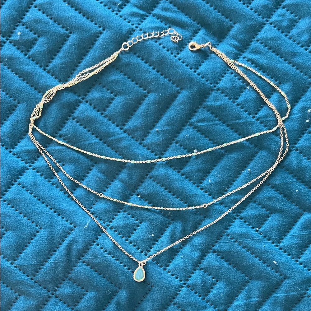 Elegant Gold Layered Necklace with Teardrop Pendant
